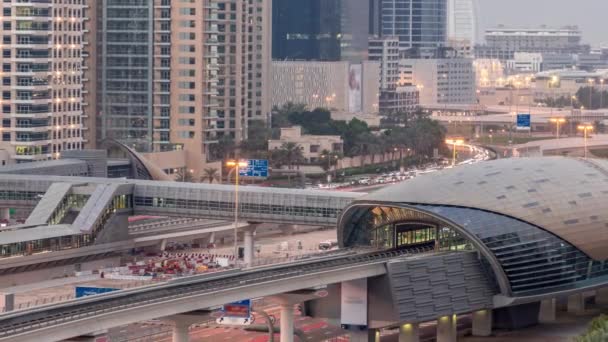 Футуристична Будівля Станції Дубай Розкішні Хмарочоси Позаду Дубай Марина День — стокове відео