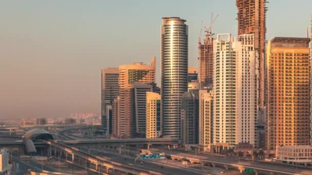 Dubai Marina Hosszú Árnyékok Felhőkarcolók Sheikh Zayed Metró Vasúti Légi — Stock videók