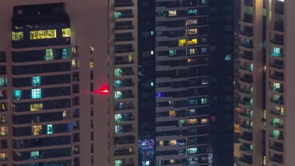 Ventanas Exterior Del Edificio Gran Altura Final Noche Con Luces — Vídeos de Stock