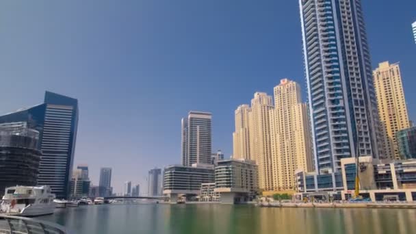 Dubai Yat Limanı Gökdelenler Yat Tekne Ile Deniz Dolgu Timelapse — Stok video