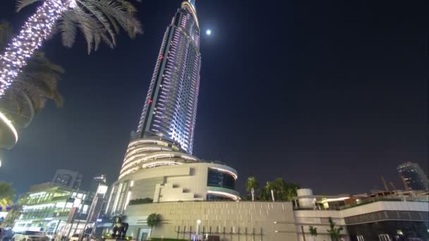 Geceleri Otel Etkileşimindeki Aydaki Dubai Kent Merkezinde Ünlü Dans Çeşmeler — Stok video