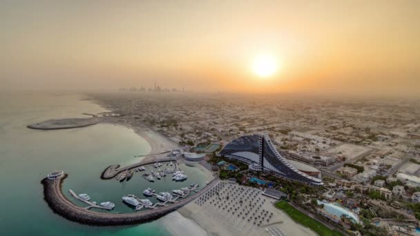Amanecer Vista Aérea Playa Jumeirah Desde Almohadilla Del Helicóptero Burj — Vídeos de Stock