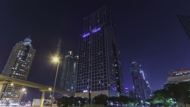 Skyskrapor Sheikh Zayed Road Natten Med Trafik Nära Hotellet Och — Stockvideo