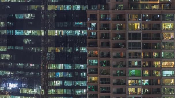 Las Ventanas Los Edificios Apartamentos Oficinas Noche Timelapse Luz Las — Vídeo de stock