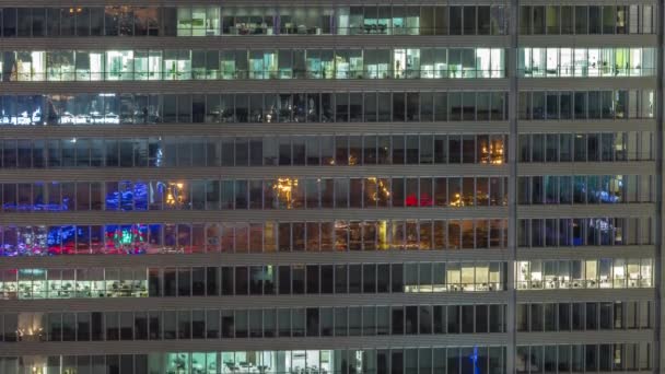 Okna Kancelářských Budov Celou Noc Světla Zhasínají Oknech Mrakodrapů Večerní — Stock video