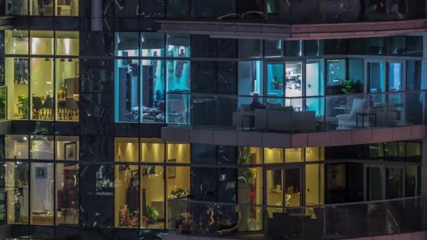 Panorama Noturno Plano Luz Multicolorida Grandes Janelas Edifícios Vários Andares — Vídeo de Stock