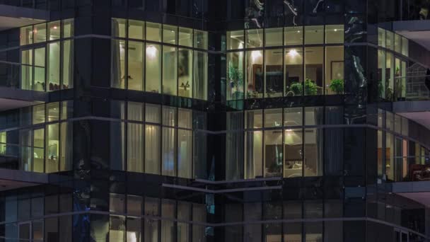 Panorama Nocna Wielobarwnego Światła Oknach Budynków Wielopiętrowych Czas Antenowy Podświetlany — Wideo stockowe