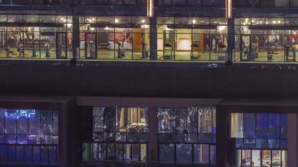 Panorama Noturno Plano Luz Multicolorida Janelas Edifícios Vários Andares Com — Vídeo de Stock