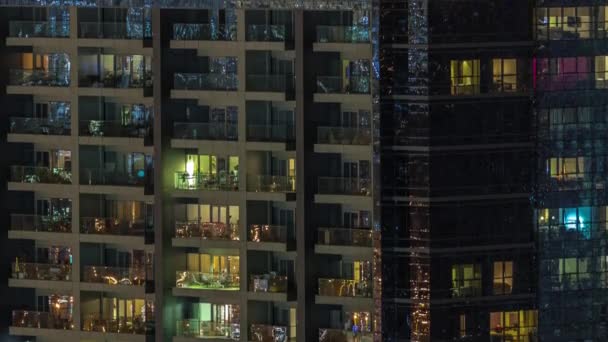 Okna Apartamentowca Nocy Timelapse Wiat Wietlonych Pokojach Dom Miejski Krajobraz — Wideo stockowe