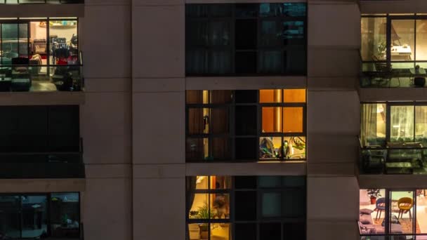 Janelas Prédio Apartamentos Noite Timelapse Luz Quartos Iluminados Casas Paisagem — Vídeo de Stock