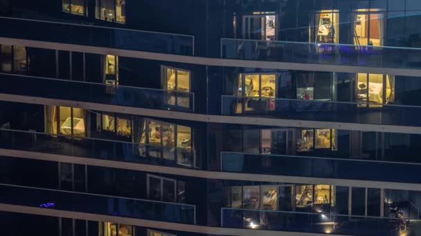 Abendliche Ansicht Der Außenwohnung Rezidentiellen Gebäude Zeitraffer Mit Glühenden Fenstern — Stockvideo