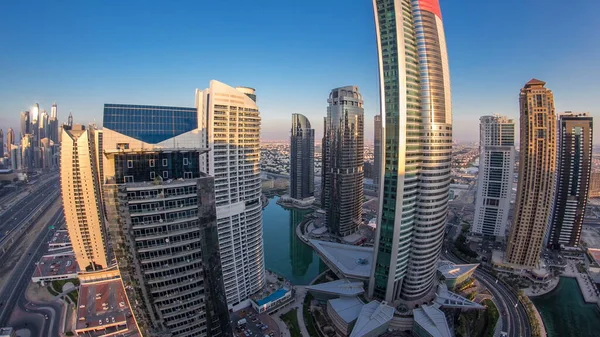 Edificios Jumeirah Lakes Towers Después Puesta Del Sol Con Tráfico —  Fotos de Stock