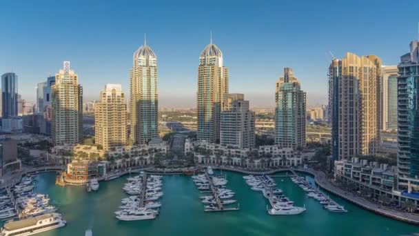Dubai Marina Rascacielos Aeral Timelapse Puerto Con Yates Lujo Paseo — Vídeos de Stock