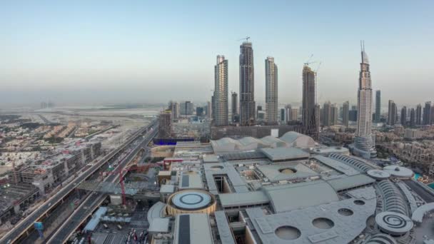 Dubai Śródmieście Dzień Nocy Przejścia Timelapse Nowoczesnych Podświetlanych Drapaczy Chmur — Wideo stockowe
