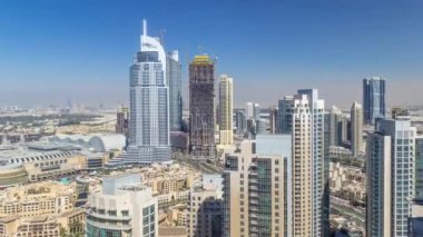 Günbatımı timelapse, lüks modern binalar ve gölgeler kadar bütün gün ərzində downtown Dubai, Birleşik Arap Emirlikleri çok hızlı, fütüristik cityscape taşır. Gökdelen üzerinden hava üstten görünüm