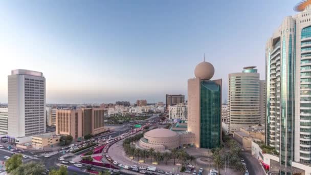 Dubai Creek Zona Rodeada Edificios Modernos Concurrida Calle Tráfico Día — Vídeo de stock