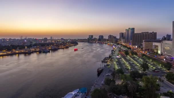 Dubai Creek Panorama Landskap Dag Till Natt Övergång Timelapse Med — Stockvideo