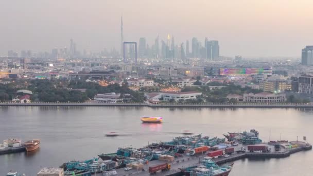 Dubai Creek Paesaggio Giorno Alla Notte Transizione Timelapse Con Barche — Video Stock