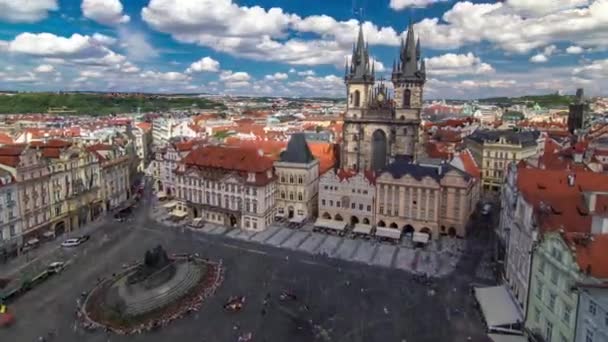 旧市街広場 Old Town Square チェコ共和国のプラハにある記念碑 これは 最もよく知られている市の広場Staromestka名前付きです 天文時計塔からの眺め — ストック動画