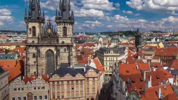 位于捷克共和国布拉格的旧城广场时移 这是最广为人知的城市广场斯塔罗梅斯特卡命名 从天文钟楼顶视图 — 图库视频影像