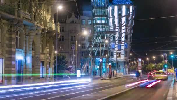 Metropolisar Prag Natt Timelapse Skymningen Modern Arkitektur Tjeckien Trafik Vägen — Stockvideo