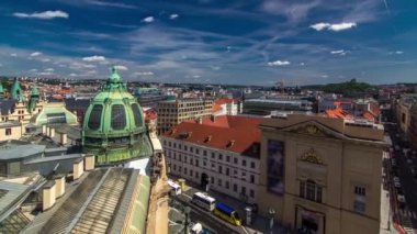 Prag 'daki Pudra Kulesi' nden Cumhuriyet Meydanı 'na kadar olan en yüksek panoramik manzara. Tarihi ve kültürel anıt. Prag, Çek Cumhuriyeti.