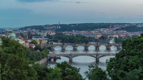 Vista Panorâmica Pontes Rio Vltava Dia Noite Transição Timelapse Centro — Vídeo de Stock