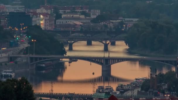 Aantrekkelijke Ochtend Uitzicht Praag Bruggen Oude Stad Timelapse Tsjechië Uitzicht — Stockvideo