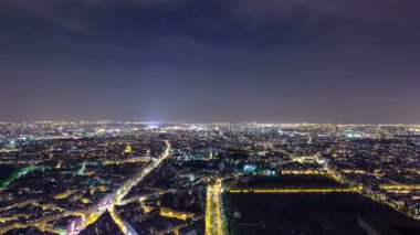 Şehir manzarası, gece. Paris, Fransa. Turne Montparnasse panorama timelapse trafik 4 k