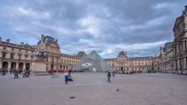 Туристи Проходять Повз Лувру Париж Timelapse Hyperlapse Лувр Був Колись — стокове відео