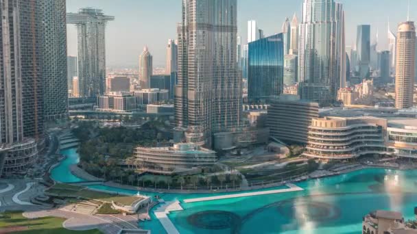 Skyskrapor Reser Sig Över Dubai Centrum Timelapse Köpcentrum Och Fontän — Stockvideo