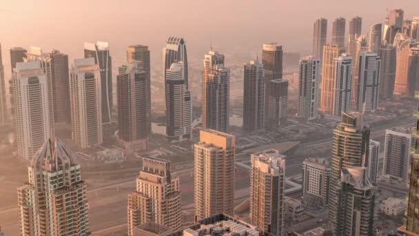 Rascacielos Jlt Torres Marinas Cerca Sheikh Zayed Road Timelapse Aéreo — Vídeos de Stock