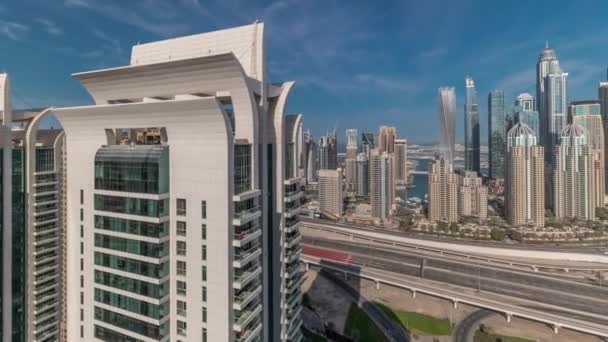 Panorama Zeigt Dubai Marina Und Media City Mit Golfplatz Autobahn — Stockvideo