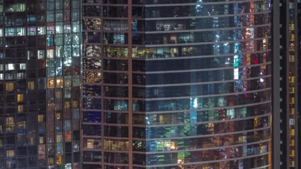 Вікна Висотних Офісних Будівлях Екстер Єру Пізнього Вечора Сяючими Миготливими — стокове відео