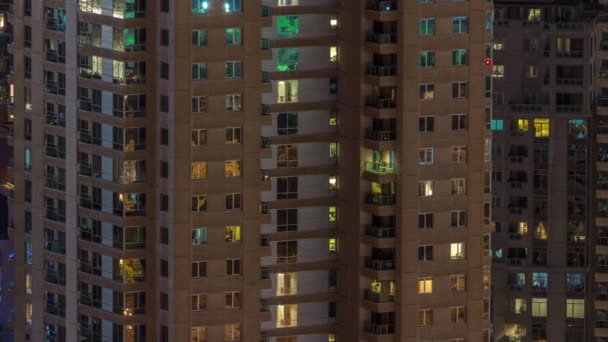 Ramen Hoogbouw Exterieur Late Avond Met Gloeiende Knipperende Interieur Lichten — Stockvideo