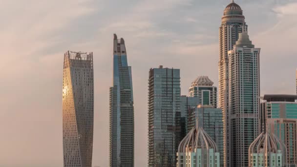 Mrakodrapy Dubajského Přístavu Nejvyššími Obytnými Budovami Během Západu Slunce Odrážejí — Stock video