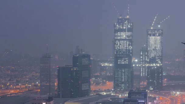 Αεροφωτογραφία Των Φωτισμένων Ουρανοξύστες Παγκόσμιο Κέντρο Εμπορίου Στο Ντουμπάι Νύχτα — Αρχείο Βίντεο