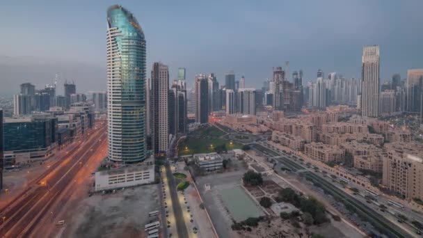 Dubais Hangarı Kuleleri Gece Gündüz Geçiş Zamanı Güneş Doğmadan Önce — Stok video