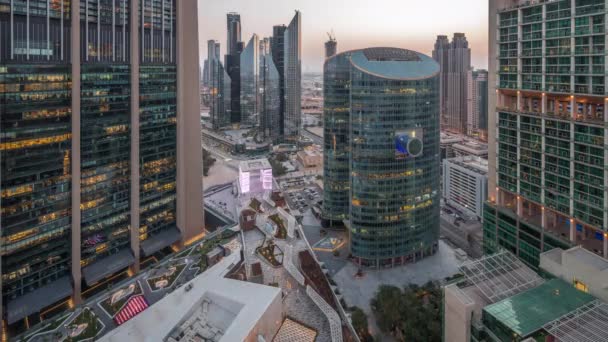 Міжнародний Фінансовий Центр Дубай Здійснює Повітряні Перельоти Дня Ніч Освітлені — стокове відео