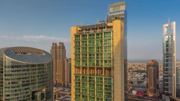 Dubai Uluslararası Finans Merkezi Gökdelenleri Uzun Gölgeli Sabah Saatleri Güneş — Stok video
