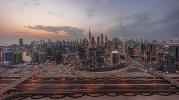 Skyline Panorámico Dubai Con Bahía Negocios Distrito Del Centro Tráfico — Vídeo de stock