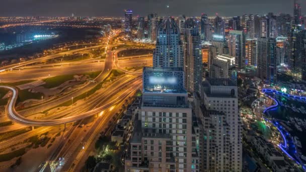 Dubai Marina Jlt Megvilágított Felhőkarcolók Sheikh Zayed Road Mentén Hatalmas — Stock videók
