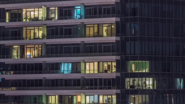 Modernen Büro Und Wohngebäuden Gehen Nachts Die Lichter Aus Mehrstöckige — Stockvideo