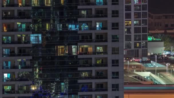 Las Ventanas Los Edificios Apartamentos Noche Timelapse Luz Las Ventanas — Vídeo de stock