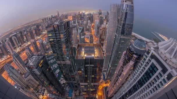 Skyline Panorama Dubai Marina Mostrando Canal Rodeado Rascacielos Iluminados Largo — Vídeo de stock