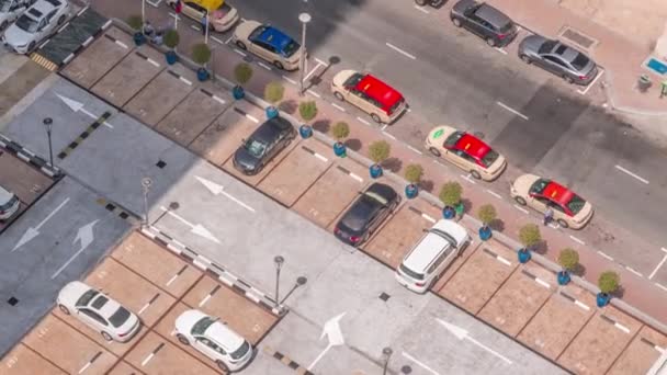 Luchtfoto Van Auto Drukke Parkeerplaats Buurt Appartementengebouwen Timelapse Gedurende Hele — Stockvideo