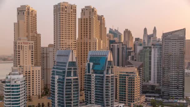 Drapacze Chmur Dubai Marina Dzielnica Jbr Luksusowymi Budynkami Ośrodkami Lotniczymi — Wideo stockowe