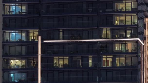 Panorama Nocturno Plano Luces Ventanas Panorámicas Edificios Varios Pisos Timelapse — Vídeos de Stock