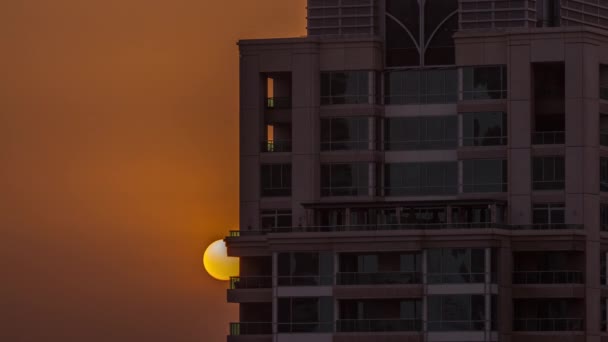Сонячний Підйом Над Туристичним Районом Дубай Марина Сонце Сходить Хмарочосом — стокове відео