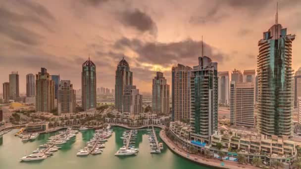 Wschód Słońca Nad Luksusową Dzielnicą Turystyczną Dubai Marina Drapaczami Chmur — Wideo stockowe